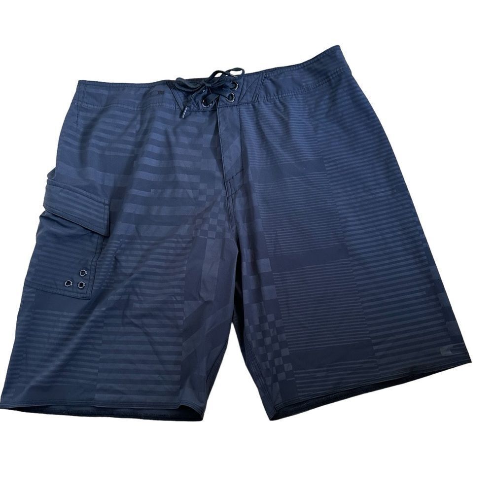 Oakley ~ Mens Black Boardshorts ~ size 38 ~ side cargo pocket